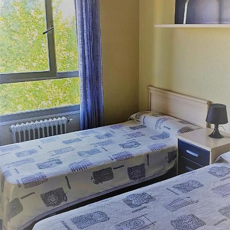 Habitacion Caja Magica Madrid Buitenkant foto