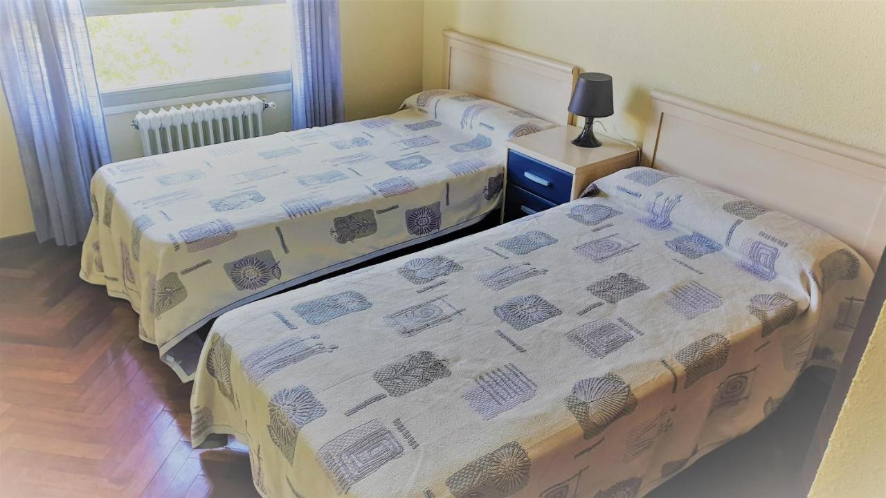 Habitacion Caja Magica Madrid Buitenkant foto