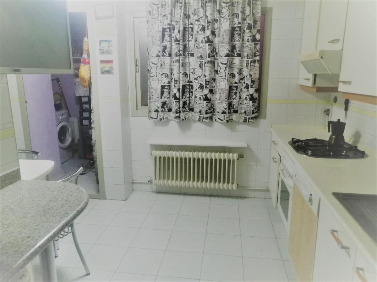 Habitacion Caja Magica Madrid Buitenkant foto