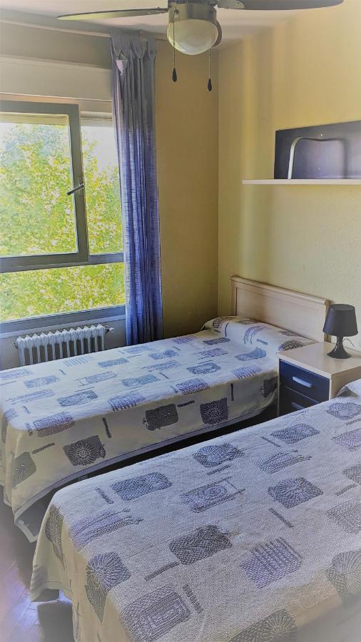 Habitacion Caja Magica Madrid Buitenkant foto